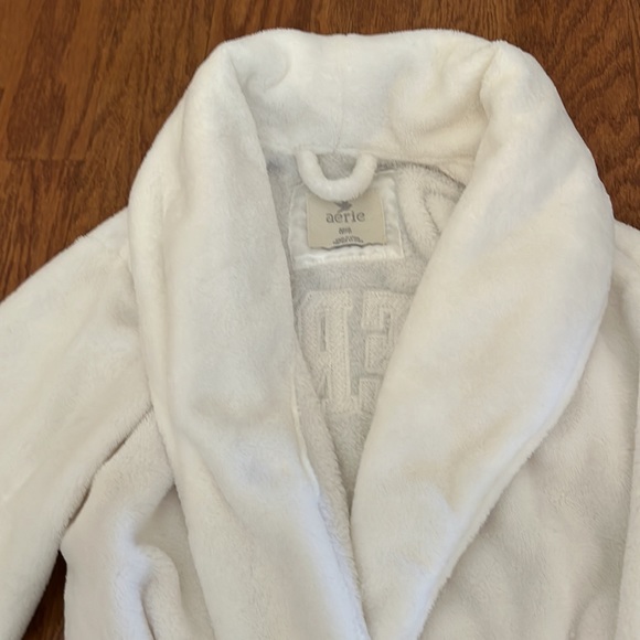 Short White Robe - Picture 2 of 7